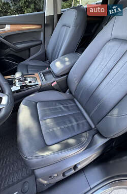 Внедорожник / Кроссовер Audi Q5 2021 в 