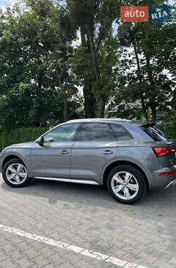 Внедорожник / Кроссовер Audi Q5 2017 в 