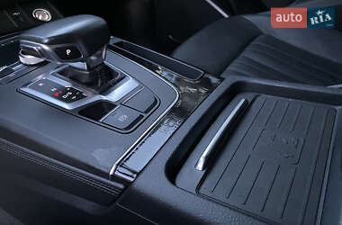 Внедорожник / Кроссовер Audi Q5 2019 в 