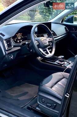 Внедорожник / Кроссовер Audi Q5 2021 в 