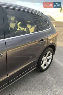 Внедорожник / Кроссовер Audi Q5 2011 в 