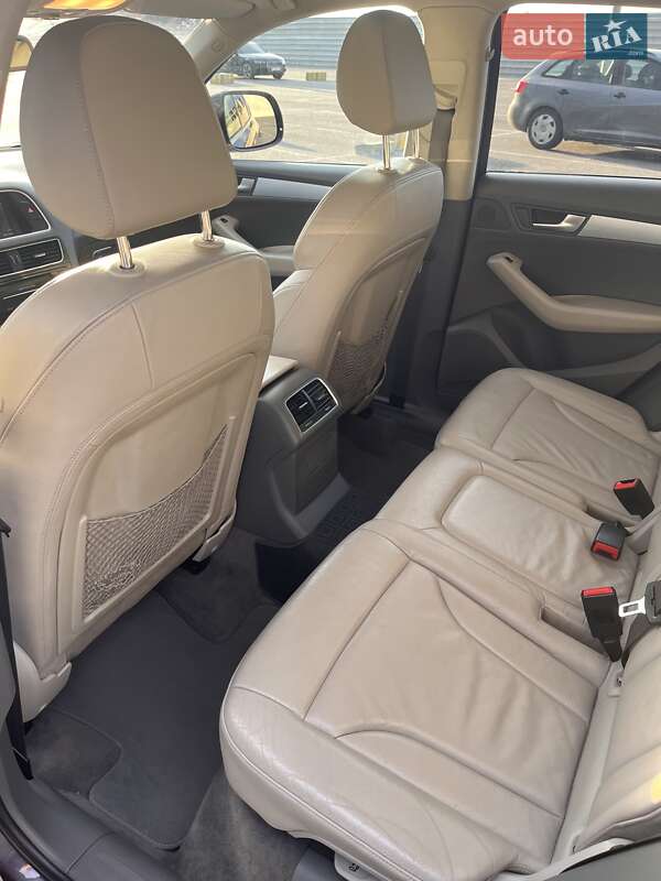 Внедорожник / Кроссовер Audi Q5 2011 в Львове