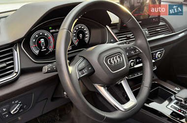 Внедорожник / Кроссовер Audi Q5 2022 в 