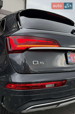 Внедорожник / Кроссовер Audi Q5 2022 в 