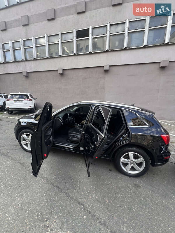 Внедорожник / Кроссовер Audi Q5 2011 в Киеве