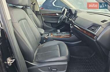 Внедорожник / Кроссовер Audi Q5 2017 в 