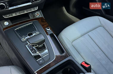 Внедорожник / Кроссовер Audi Q5 2018 в 