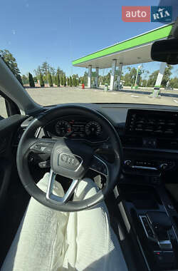 Внедорожник / Кроссовер Audi Q5 2021 в 