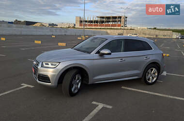 Внедорожник / Кроссовер Audi Q5 2017 в 