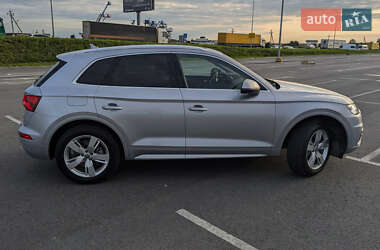 Внедорожник / Кроссовер Audi Q5 2017 в 