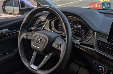 Внедорожник / Кроссовер Audi Q5 2017 в 