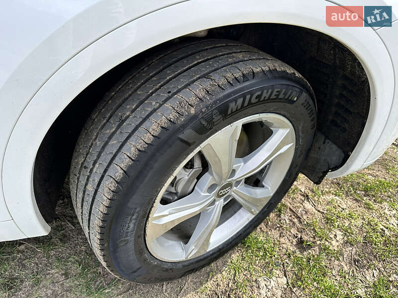 Внедорожник / Кроссовер Audi Q5 2020 в Днепре