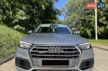 Внедорожник / Кроссовер Audi Q5 2018 в 