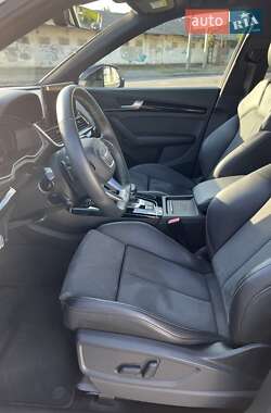Внедорожник / Кроссовер Audi Q5 2021 в 