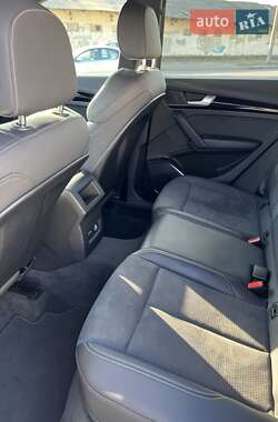 Внедорожник / Кроссовер Audi Q5 2021 в 