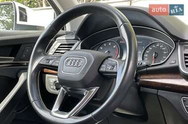 Внедорожник / Кроссовер Audi Q5 2018 в 