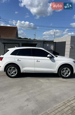 Внедорожник / Кроссовер Audi Q5 2018 в 