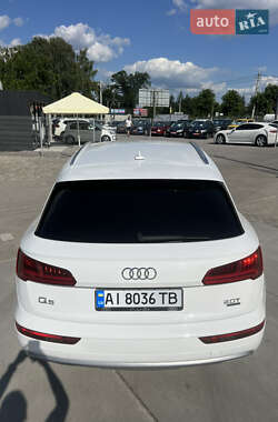 Внедорожник / Кроссовер Audi Q5 2018 в 