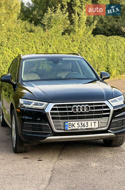 Внедорожник / Кроссовер Audi Q5 2017 в 