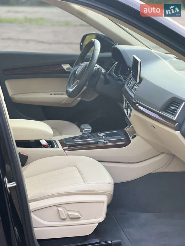 Внедорожник / Кроссовер Audi Q5 2017 в Ровно