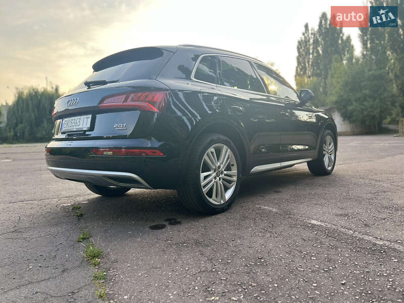 Внедорожник / Кроссовер Audi Q5 2017 в Ровно