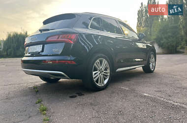 Внедорожник / Кроссовер Audi Q5 2017 в 