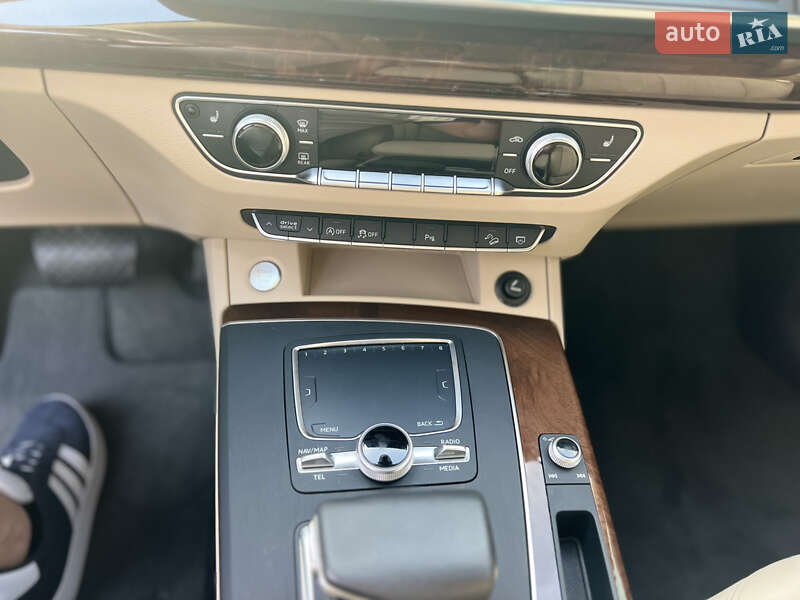 Внедорожник / Кроссовер Audi Q5 2017 в Ровно