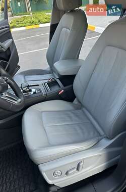 Внедорожник / Кроссовер Audi Q5 2018 в 