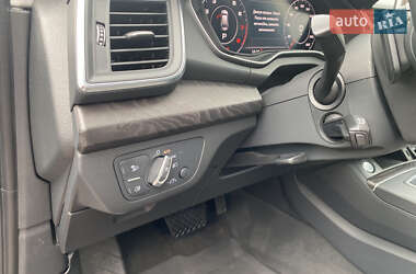 Внедорожник / Кроссовер Audi Q5 2018 в 