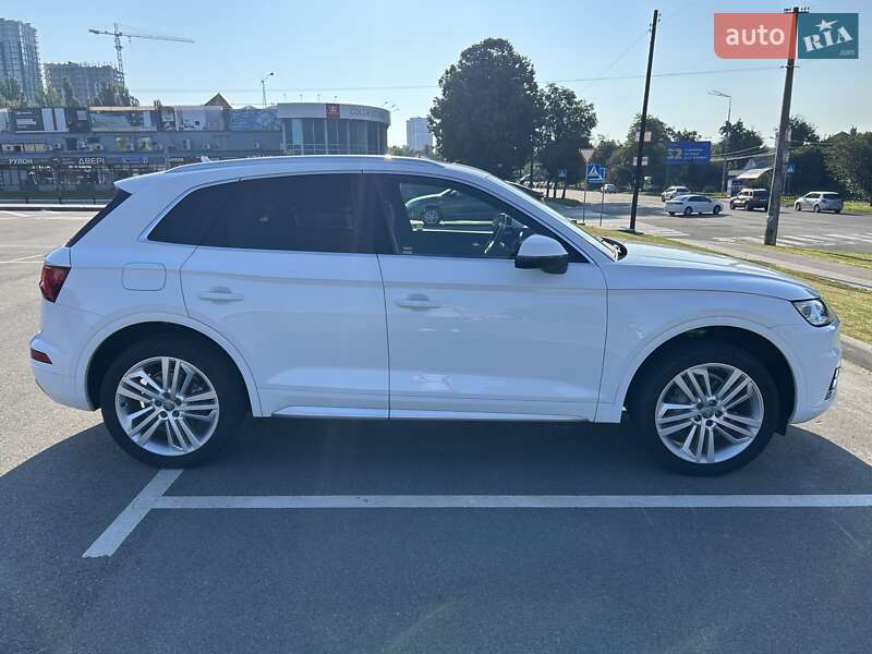 Внедорожник / Кроссовер Audi Q5 2018 в Киеве