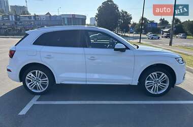 Внедорожник / Кроссовер Audi Q5 2018 в 