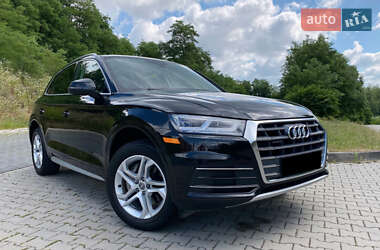 Внедорожник / Кроссовер Audi Q5 2018 в 