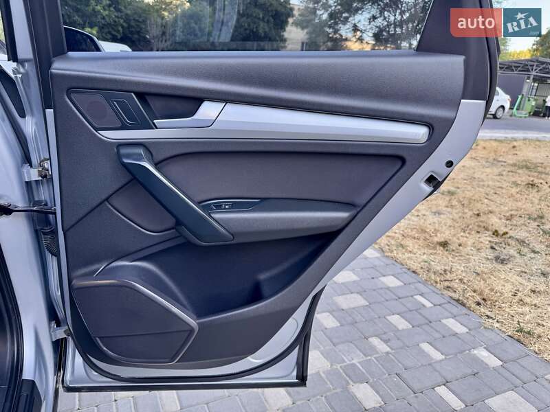 Позашляховик / Кросовер Audi Q5 2017 в Одесі