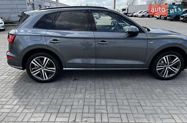 Внедорожник / Кроссовер Audi Q5 2020 в 
