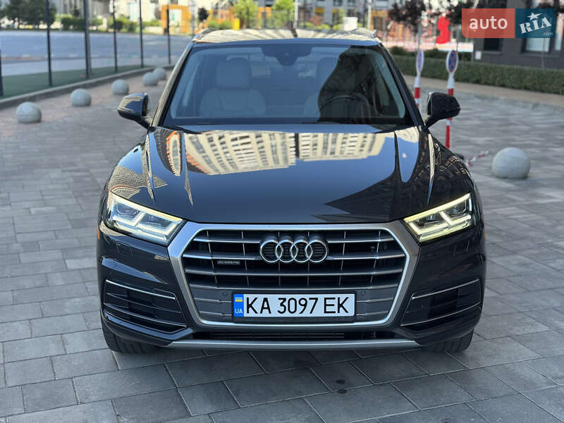 Внедорожник / Кроссовер Audi Q5 2017 в 