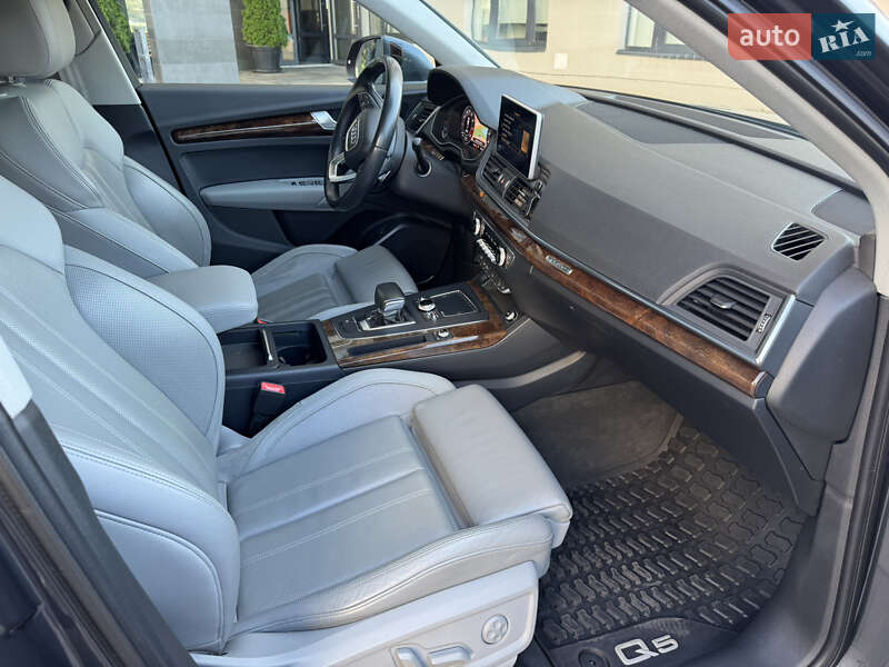 Внедорожник / Кроссовер Audi Q5 2017 в Киеве