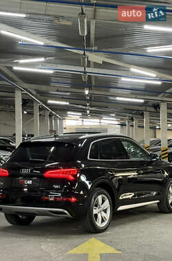 Внедорожник / Кроссовер Audi Q5 2018 в 