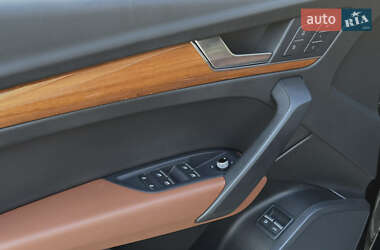 Внедорожник / Кроссовер Audi Q5 2021 в 