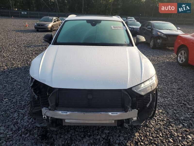 Внедорожник / Кроссовер Audi Q5 2021 в 