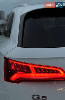 Внедорожник / Кроссовер Audi Q5 2018 в 
