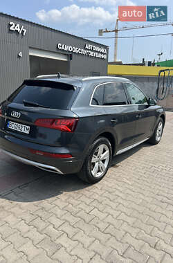 Внедорожник / Кроссовер Audi Q5 2018 в 