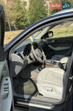 Внедорожник / Кроссовер Audi Q5 2010 в 
