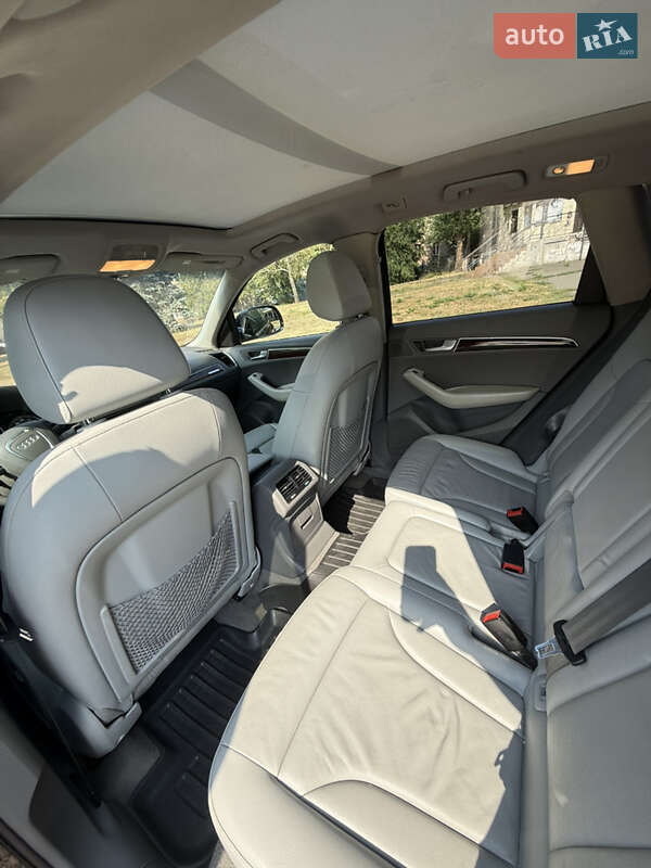 Внедорожник / Кроссовер Audi Q5 2010 в Кривом Роге
