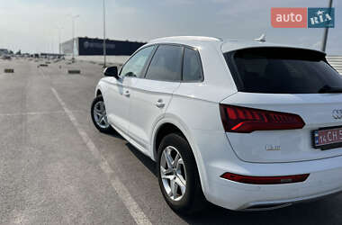 Внедорожник / Кроссовер Audi Q5 2018 в 