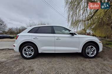 Внедорожник / Кроссовер Audi Q5 2018 в 