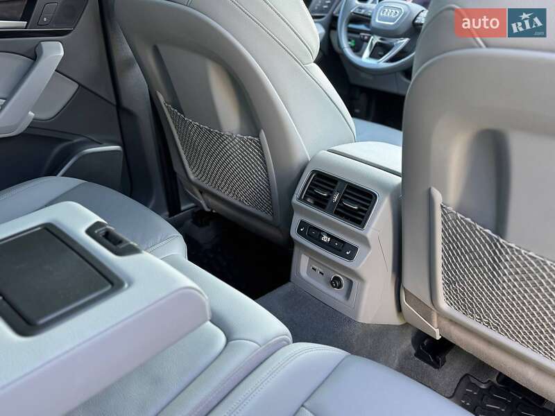 Внедорожник / Кроссовер Audi Q5 2019 в Киеве