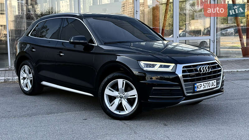 Внедорожник / Кроссовер Audi Q5 2018 в 