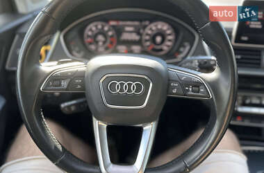 Внедорожник / Кроссовер Audi Q5 2018 в 