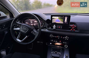 Внедорожник / Кроссовер Audi Q5 2017 в 