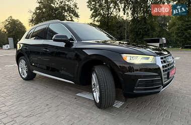 Внедорожник / Кроссовер Audi Q5 2018 в 